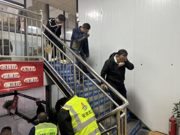 �������ս�����̳- ��Ȩ���Ĳ��˵�����